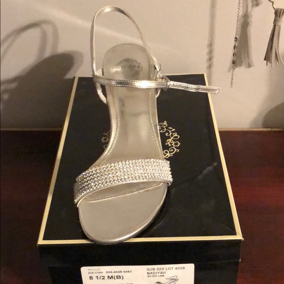 Size 8.5 silver heels - Picture 1 of 2